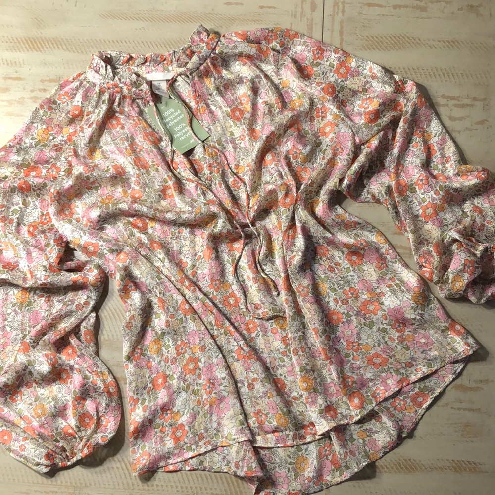 H & M Ruffle trimmed crepes blouse, Large,pink small print, stand up col…